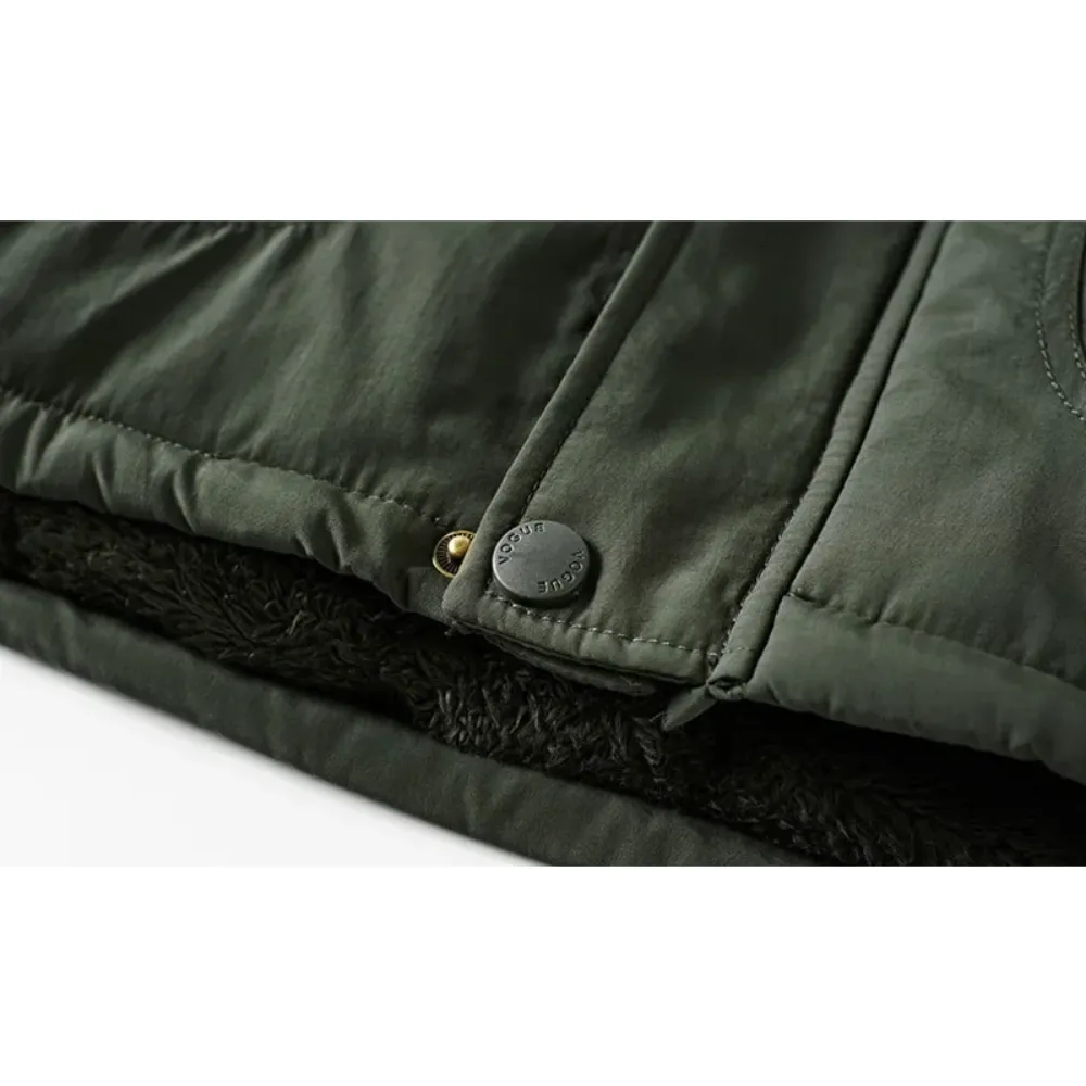 Robust parka jacket for men with detachable hood and pockets